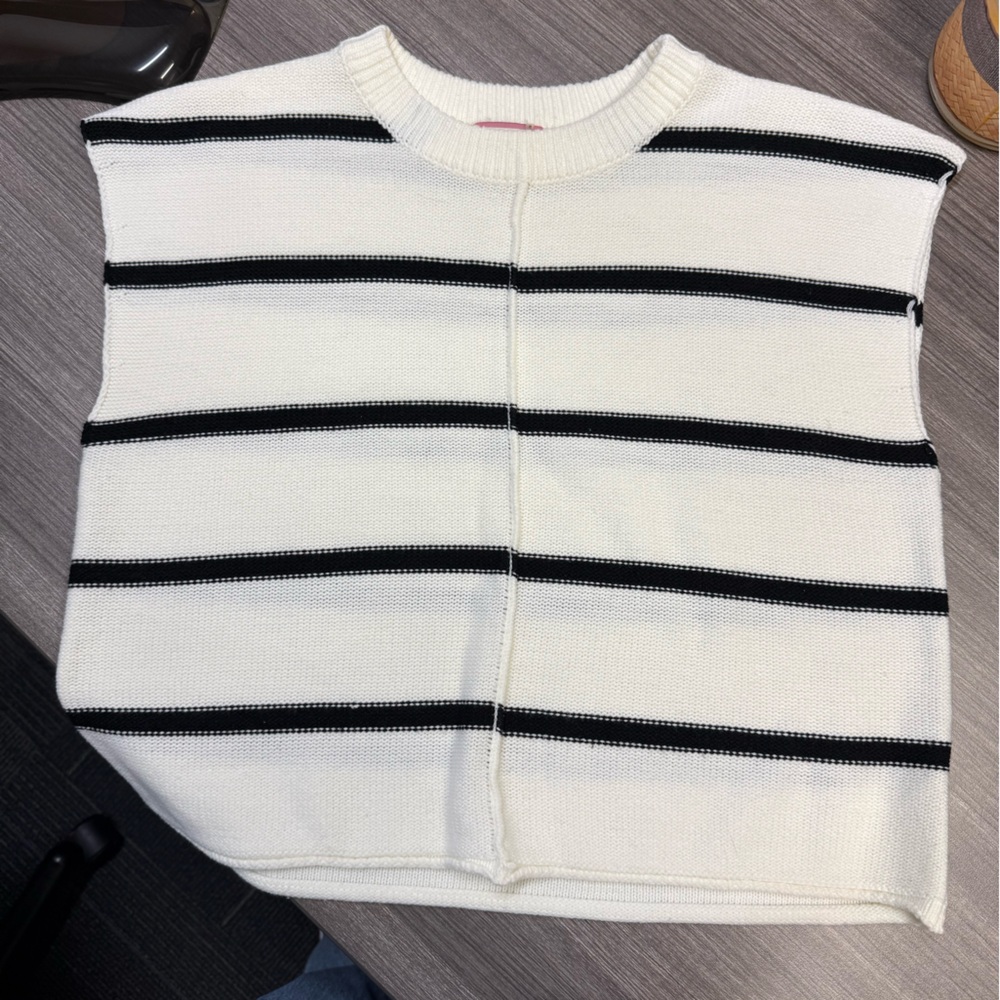 ANDREE BY UNIT White and Black Knit Sweater